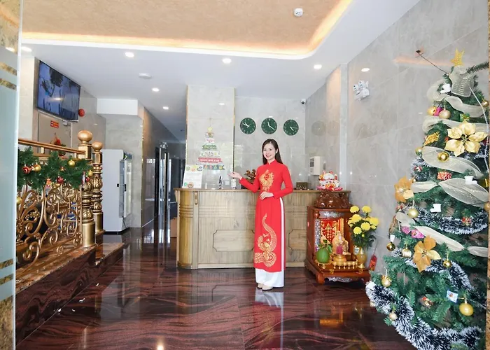 Hùng Anh *